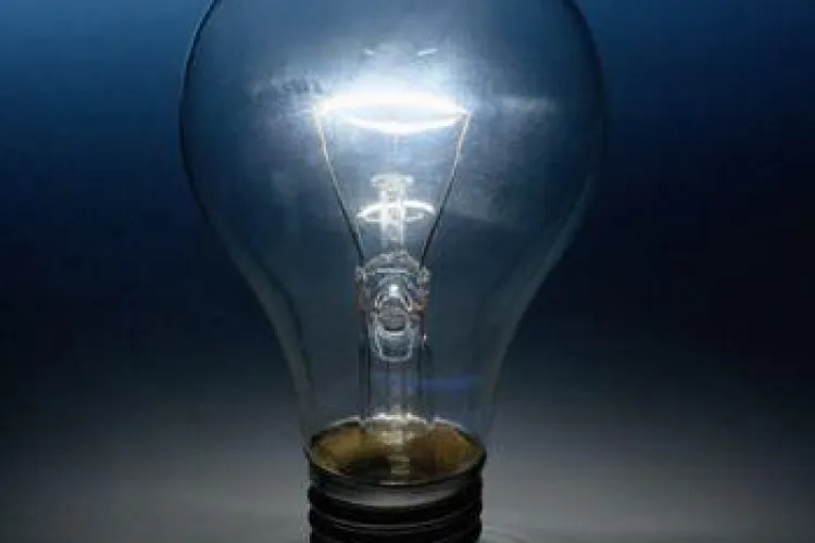 Românii trebuie să scoată mai mulți bani din buzunare! După gazele naturale, se scumpește și curentul electric