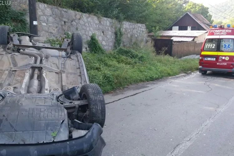 CLUJ: Accident grav la Someșul Rece. Un vitezoman s-a răsturnat cu mașina FOTO