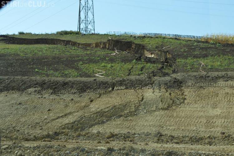 Imagini cu alunecarea de teren de pe autostrada Sebeş - Turda - VIDEO