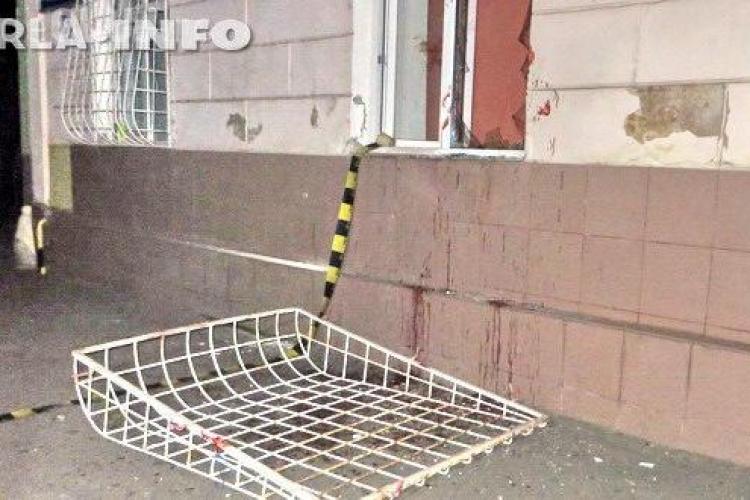 Scandal la spital în Gherla. Un bărbat rupt de beat a distrus un geam pentru că nu a fost lăsat să își viziteze ruda în toiul nopții