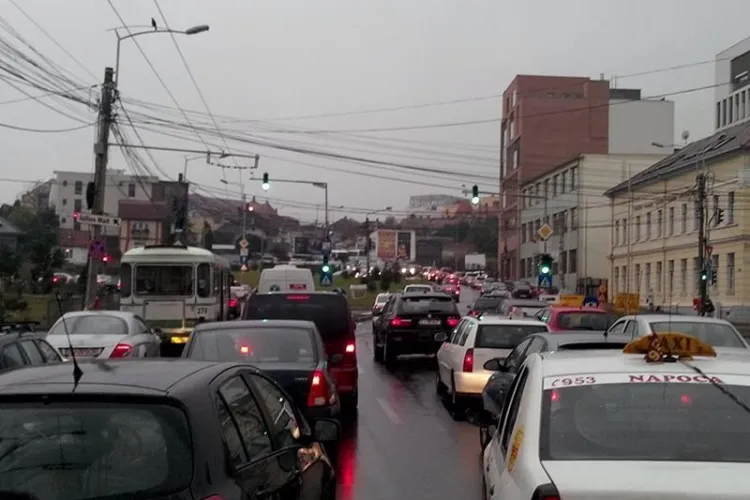 Boc cere ca școlile din centru să își schimbe ORARUL, pentru a evita blocarea traficului: Trebuie orar diferențiat