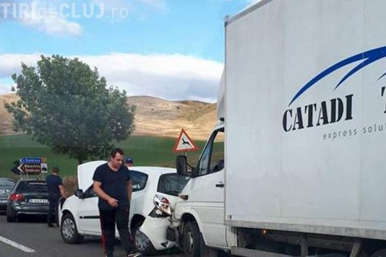 Un șofer clujean a cauzat un accident grav la Mănăstirea Dumbrava. Patru mașini au fost implicate