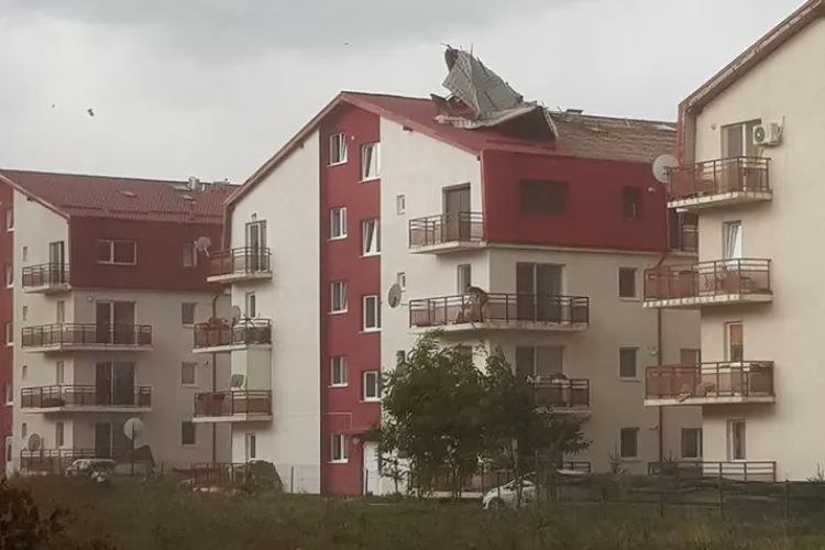 ”Uraganul” de la Cluj a luat acoperișurile în Florești - FOTO
