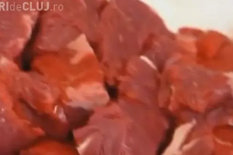 Cum se face CARNEA FALSĂ. Secretul pe care niciun comerciant nu vrea să-l ştii - VIDEO