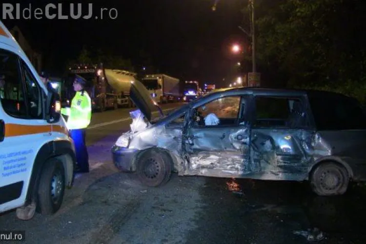 Accident grav la gara din Dej! Două mașini s-au făcut praf, în urma unei ciocniri violente VIDEO