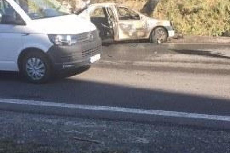 Accident pe un drum din Cluj! O mașină plină cu alcool în portbagaj s-a făcut scrum FOTO/VIDEO