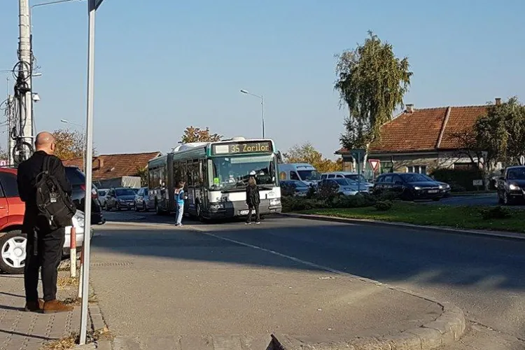 Protest în Zorilor! A blocat autobuzul 35 în intersecția de lângă Sigma - FOTO
