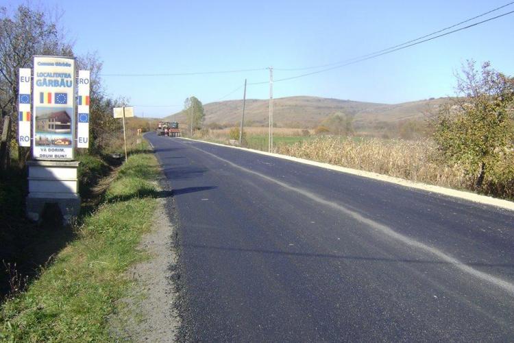 S-au finalizat lucrările de asfaltare pe drumul Gârbău - Aghireș FOTO