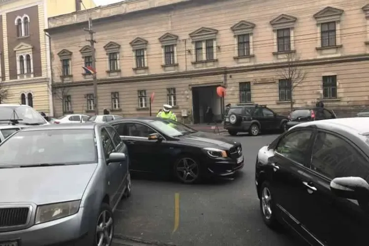 Starleta porno care a amenințat un polițist în fața Tribunalului Cluj, iertată de procurori