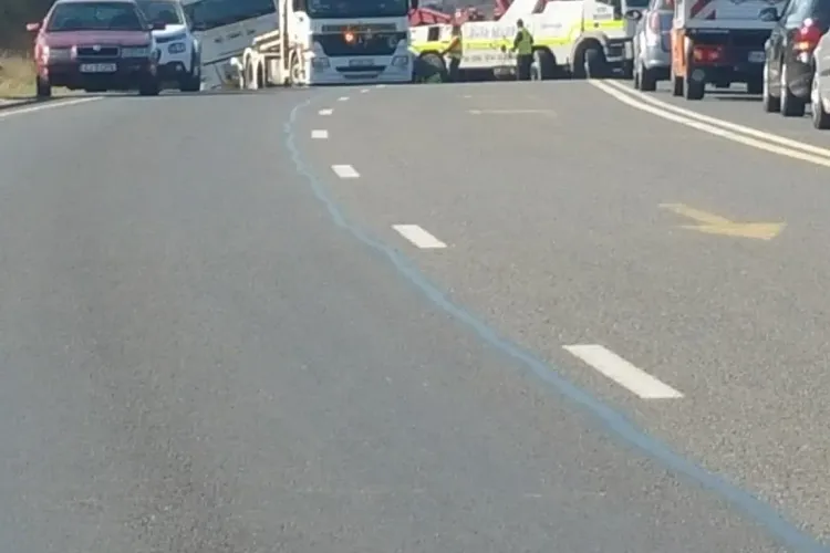 TIR răsturnat pe varianta Vâlcele-Apahida. Traficul a fost blocat FOTO