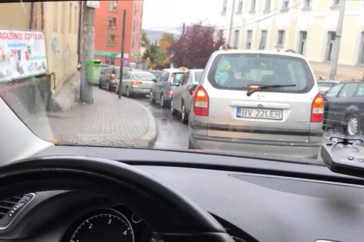 Centrul Clujului e PARALIZAT. Dopul de trafic e în Piața Lucian Blaga - FOTO
