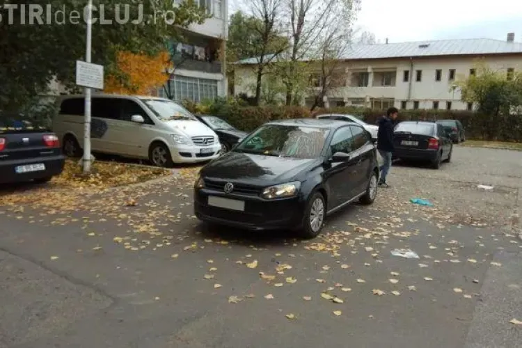 Răzbunare dusă la extrem! Un șofer s-a trezit cu mașina mânjită cu fecale umane FOTO