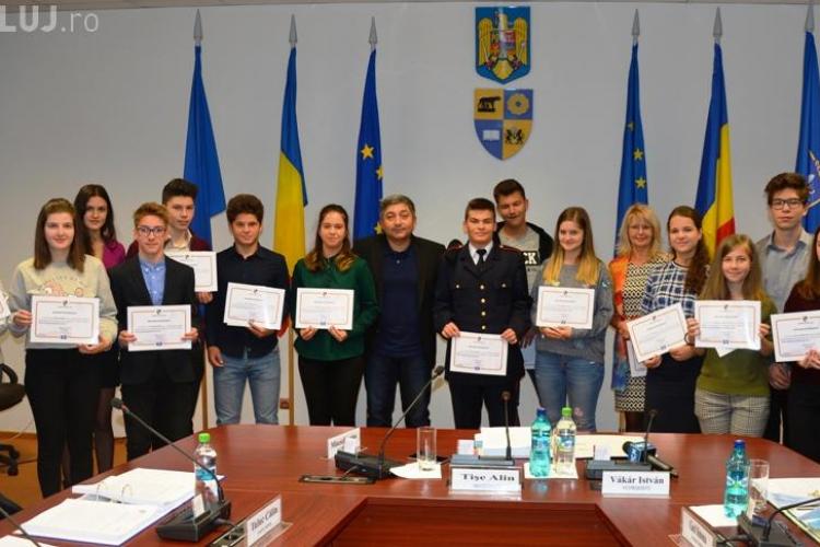 Elevii de nota 10 ai Clujului au fost premiați de Consiliul Județean