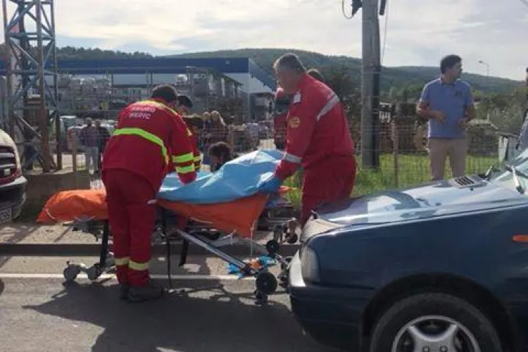 Pieton beat, lovit de mașină la Cluj. Încerca să traverseze strada neregulamentar FOTO