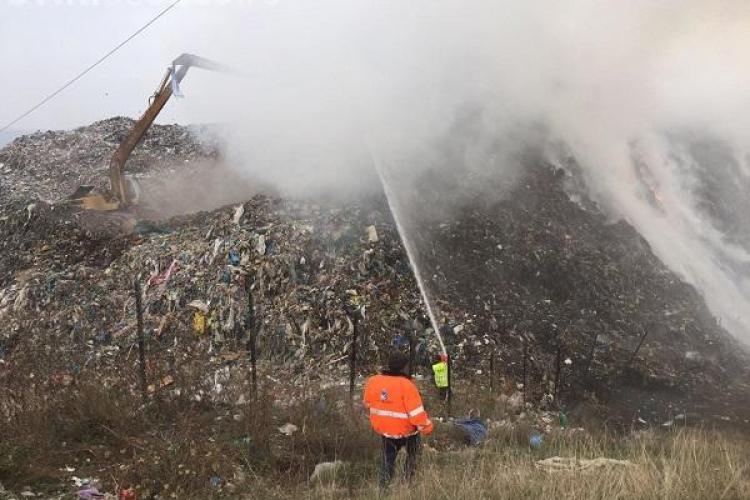 VIDEO - Nou incendiu la Pata Rât. Acum arde groapa de gunoi a RADP, construită de Primăria Cluj-Napoca