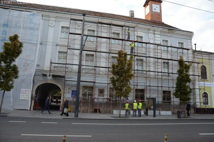 A început renovarea Palatului Reduta, din centrul Clujului! Se restaurează fațada FOTO