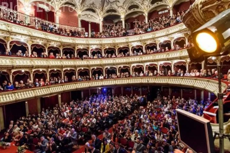 Opera din Cluj, zugrăvită cu bani de la oamenii de afaceri: Din 1970 nu s-a mai modernizat. Era ca la Gherla