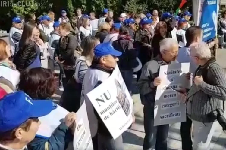 Profesorii sindicaliști au pichetat Prefectura Cluj