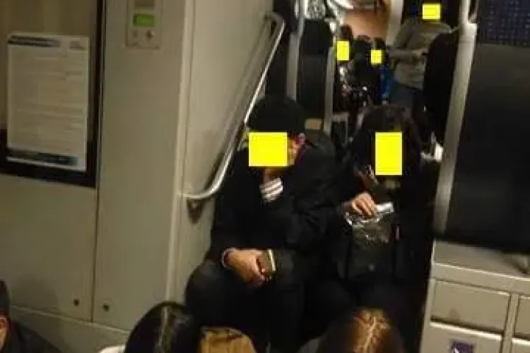 Elevii și studenții duși ca ”animalele” pe ruta Baia Mare - Cluj-Napoca - FOTO