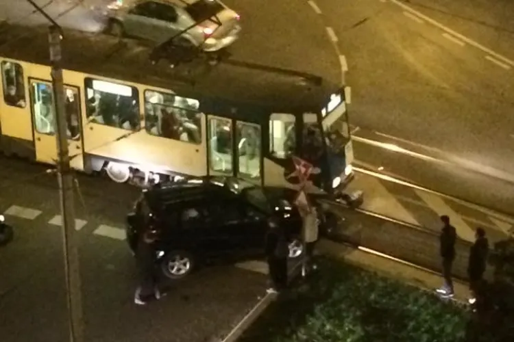 Accident între un tramvai și o mașină, în Mănăștur FOTO