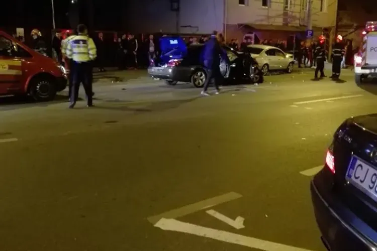 Accident cu patru mașini implicate, pe Calea Dorobanților. Și-au făcut ”bolizii” praf, iar trei persoane au fost rănite VIDEO