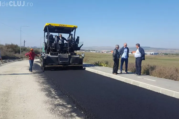 Strada Planoarelor din Dezmir este asfaltată de Primăria Apahida - FOTO