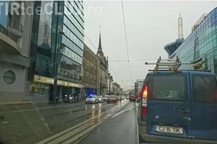 Traversarea neregulamentară face din nou victime la Cluj! O tânără a fost lovită de mașină pe Barițiu FOTO