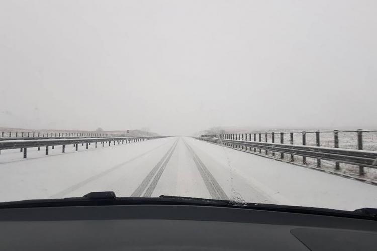 Zăpadă pe drumurile din Cluj. Nimeni nu intervine! Conduceți cu grijă. Drumarii sunt liberi - FOTO