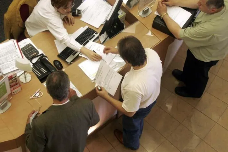 Funcționarii publici vor da în judecată Ministerul Muncii dacă nu le cresc salariile după revoluţia fiscală