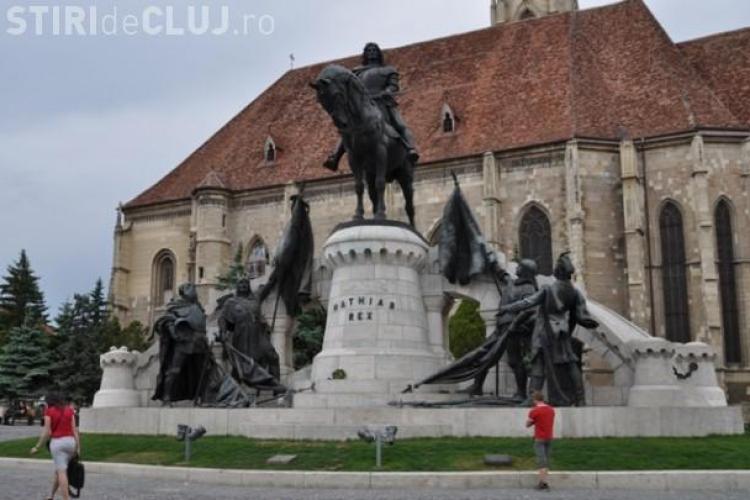 Cluj: Statuia lui Matei Corvin, VANDALIZATĂ! UDMR face plângere