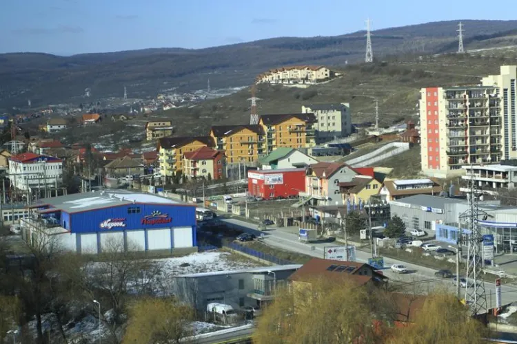 Primarul din Baciu către Emil Boc: Noi nu avem blocuri între case! Dvs ați avizat blocuri de 10 etaje