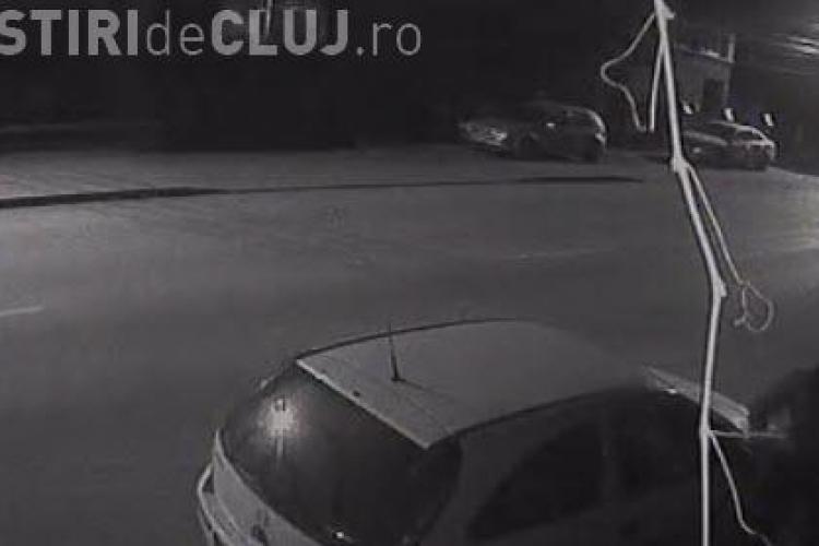 Cluj: Un bărbat cu handicap a rupt oglinzile mașinilor. Cine îl recunoaște? - SHARE VIDEO