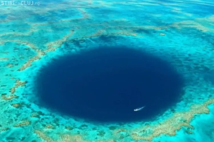 Groapă misterioasă găsită în Marea Barieră de Corali