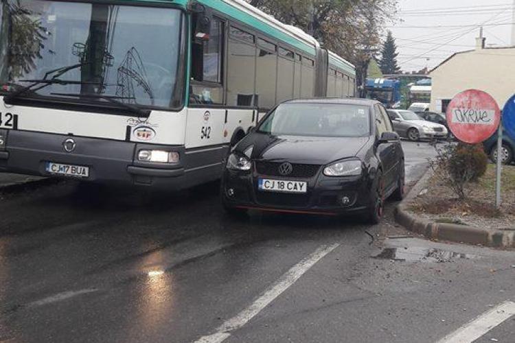 Smecher de Cluj! Cum a parcat acest șofer? FOTO
