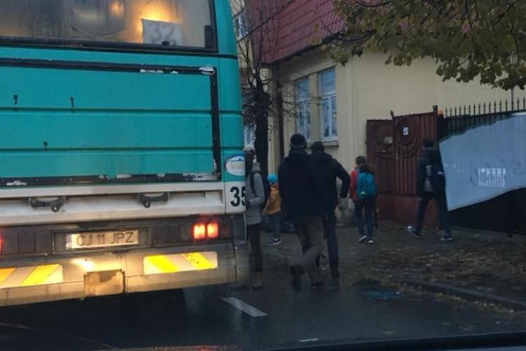Haos rutier pe Brâncuși! Călătorii din autobuze au cerut să coboare - FOTO