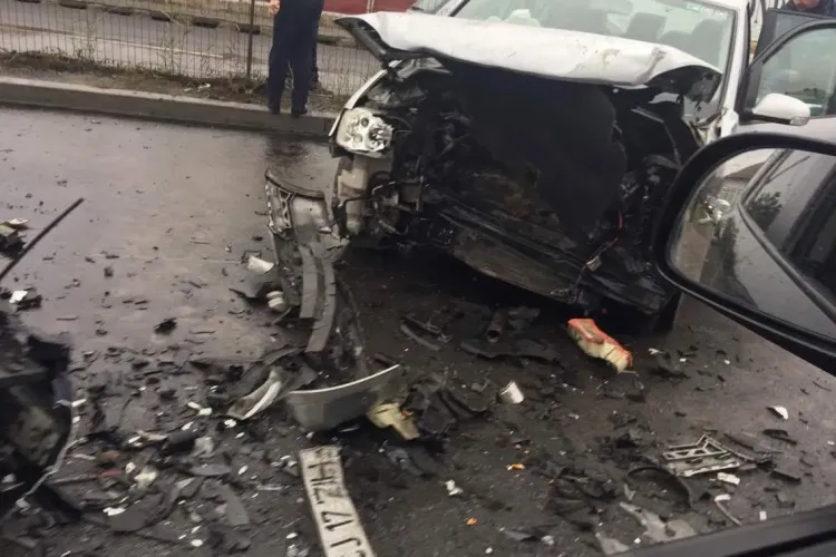 Accident în Vâlcele! Drumul Cluj - Turda e BLOCAT. Ambulanța nu poate trece de GARD - FOTO