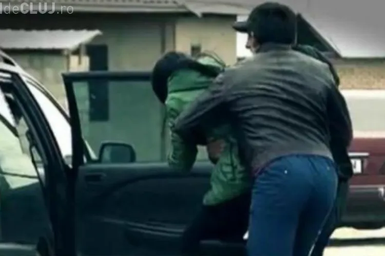 Cluj: A sechestrat un tânăr și i-a furat mașina. Ce a urmat?