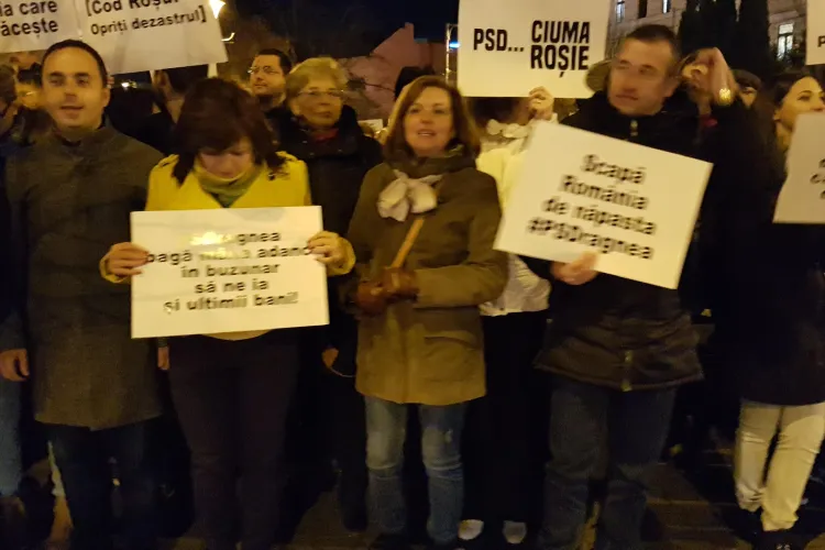 PNL Cluj a protestat în fața Prefecturii Cluj. Tișe: Guvernul PSD este terorist - VIDEO