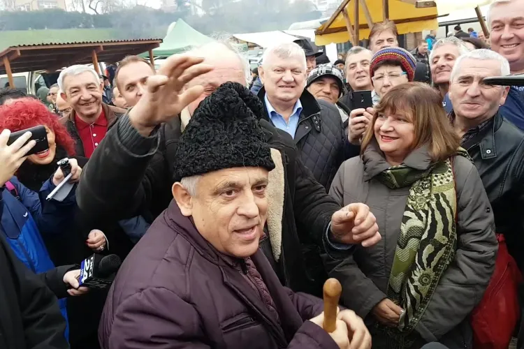 Petre Daea a adus la Cluj Caravana ”Alege oaia”. Ministrul a făcut spectacol: Să candidați la președinție. Vă votez! - VIDEO
