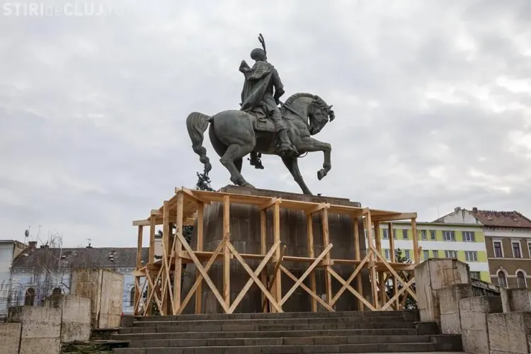 Statuia lui Matei Corvin se reabilitează - FOTO