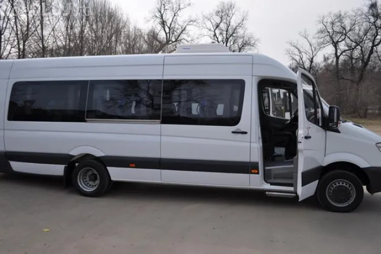 Un minor clujean a furat două microbuze și apoi le-a abandonat. Ce a URMAT