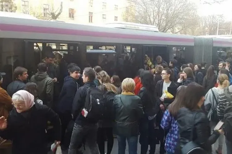 Autobuzele din Cluj-Napoca sunt SUPER aglomerate. Unde sunt condițiile promise?