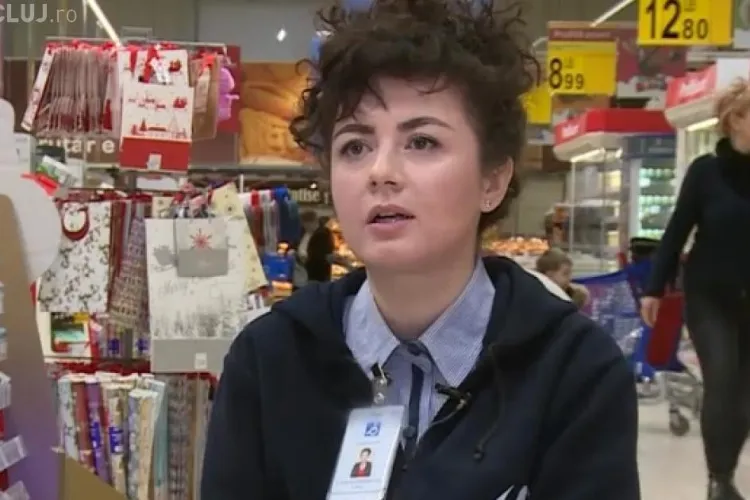 Cluj-Napoca: E imobilizată în scaun cu rotile, dar lucrează într-un supermarket din oraş - VIDEO