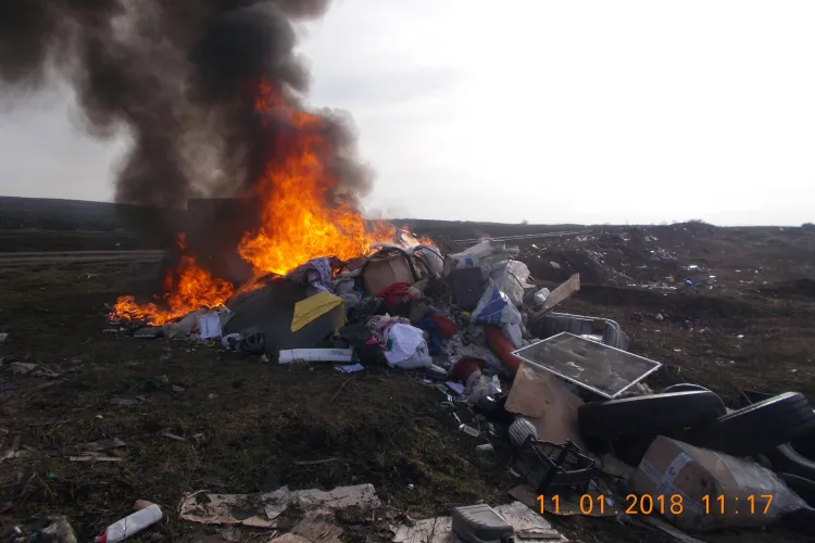 Cluj: Persoană identificată de polițiștii locali după ce a incendiat deșeuri 