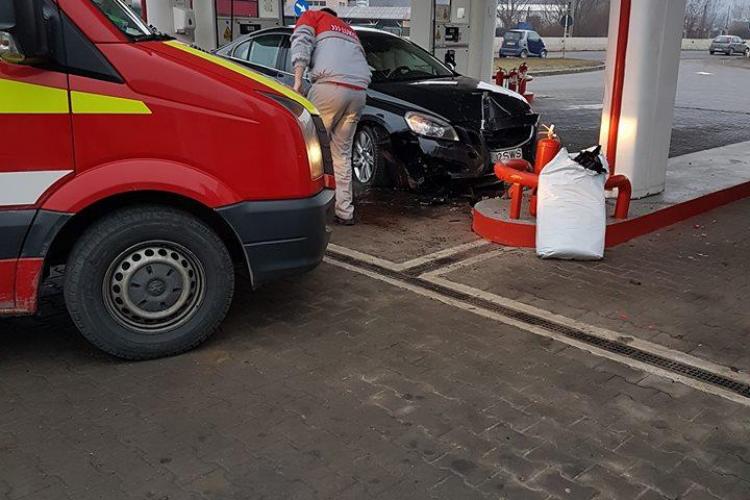 Pieton lovit de o mașină în benzinăria dintre Vâlcele și Feleacu - FOTO