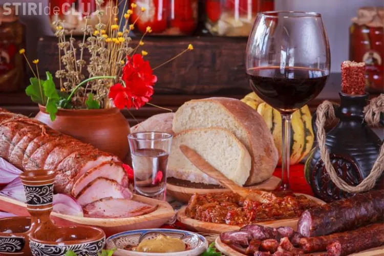 Târg de iarnă în Piața Avram Iancu. Puteți cumpăra zacuscă de casă, murături, turtă dulce și alte bunătăți tradiționale