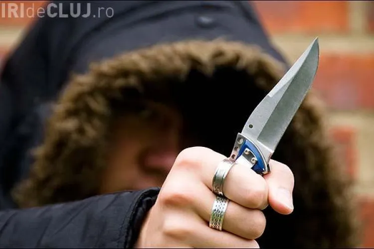 CLUJ: Bărbați reținuți de polițiștii după ce au răpit o femeie de pe stradă. Au amenințat-o cu un cuțit și au urcat-o în mașină