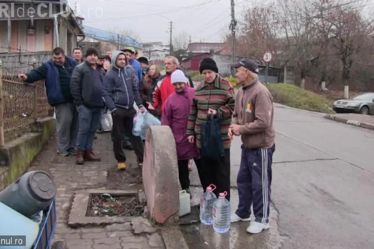 Dejul nu are apă! Rezervoarele sunt secate, iar la școli duc apă pompierii - FOTO