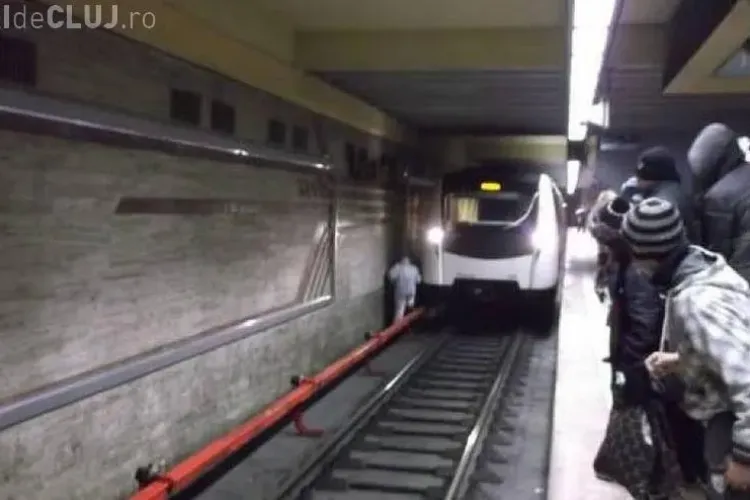 Cum să te salvezi daca pici intre sinele de metrou - VIDEO