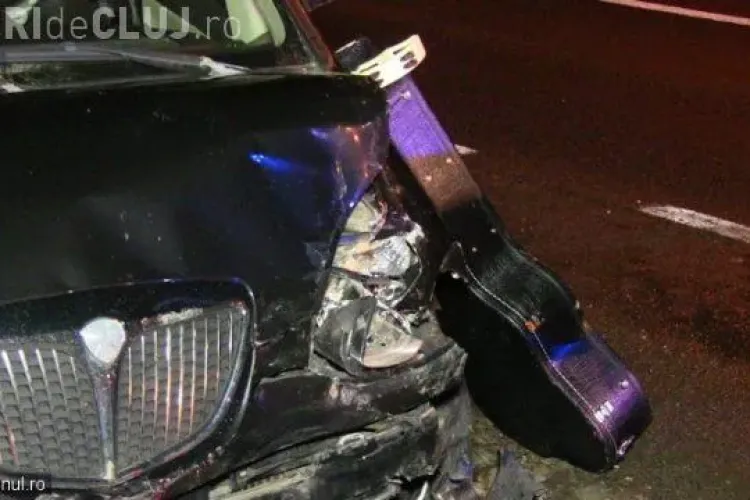 Accident între două grupuri de colindători, pe un drum din Cluj. Două tinere au fost rănite VIDEO